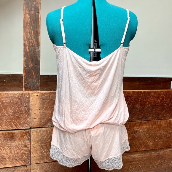 Hanro Noelia Intimate Sleep Shorts and Chemise Set - Picture 5 of 16